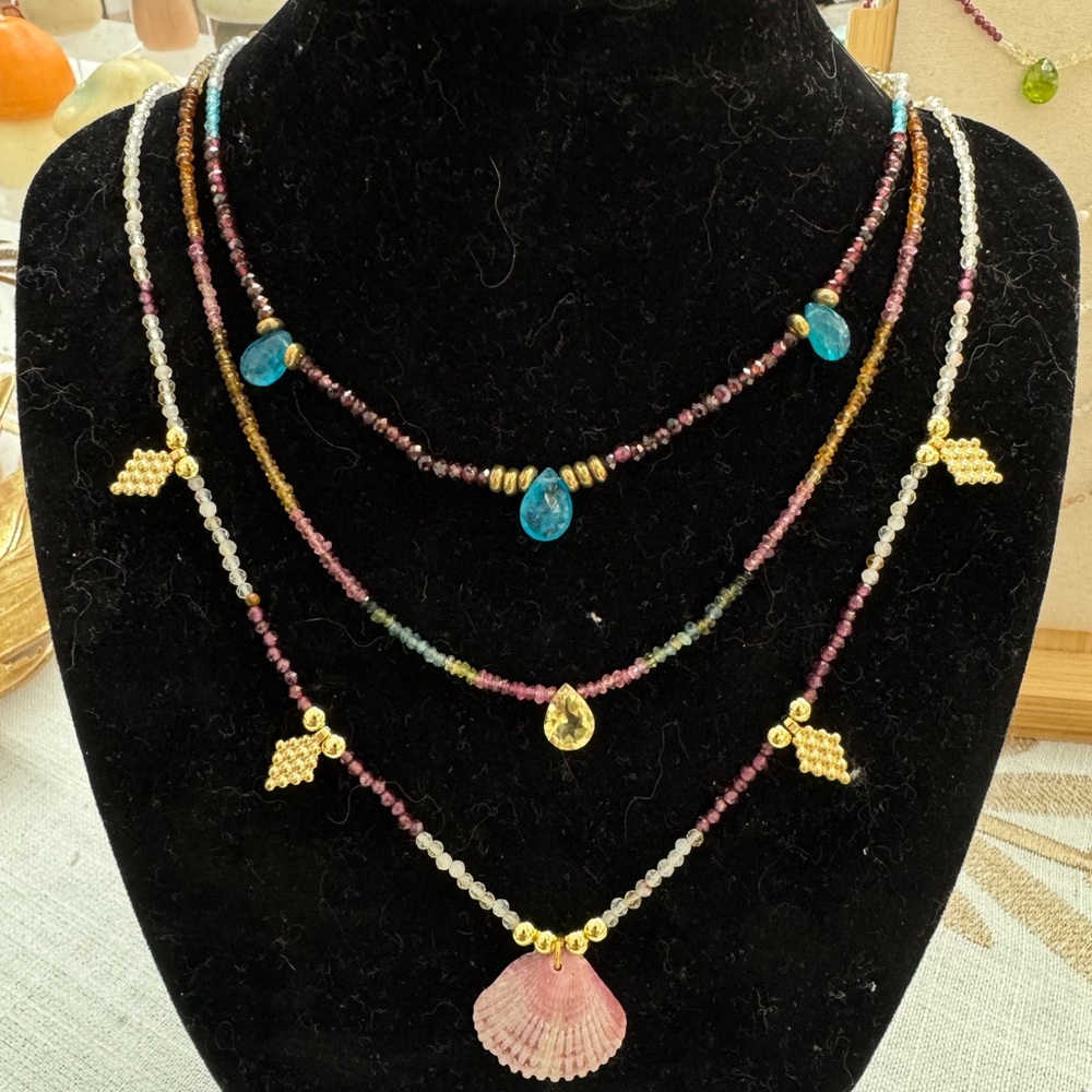 Handmade Colorful Beaded Shell Necklace - Picture 3 of 6